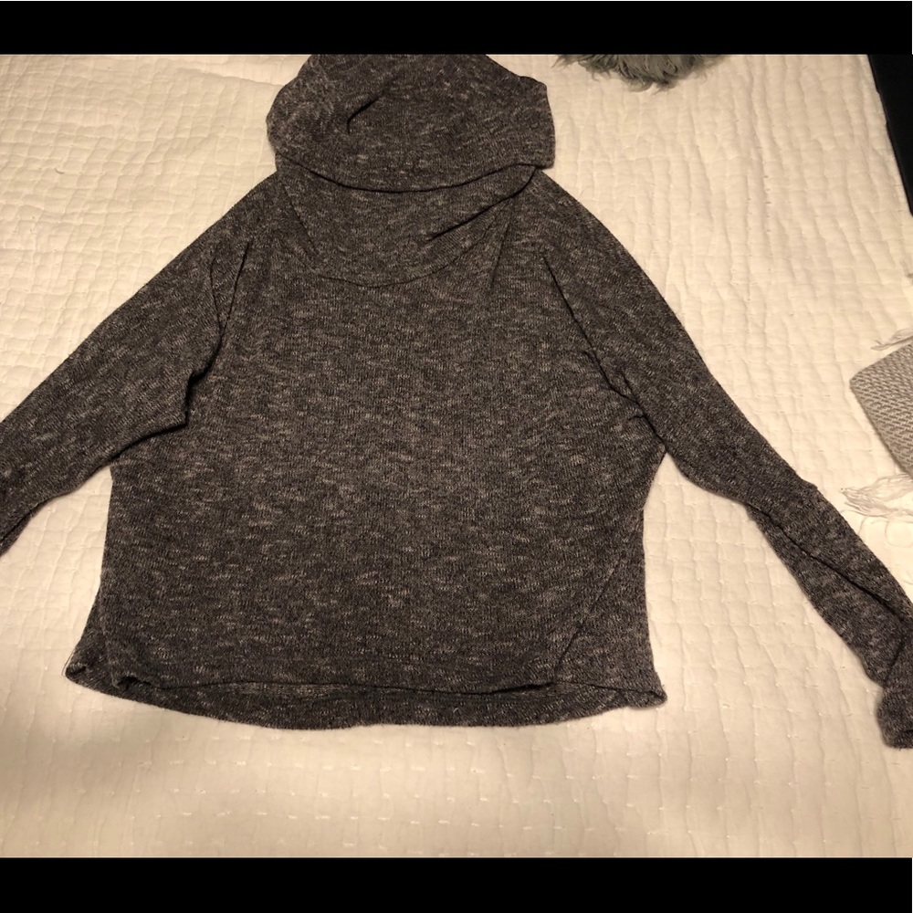Cowl neck sweater with long sleeves